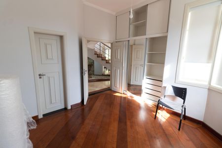 Casa de condomínio à venda com 750m², 4 quartos e 4 vagas Casa de condomínio à venda com 750m², 4 quartos e 4 vagasESCRITÓRIO