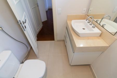 Casa de condomínio à venda com 750m², 4 quartos e 4 vagas Casa de condomínio à venda com 750m², 4 quartos e 4 vagasBANHEIRO DA SUITE 2