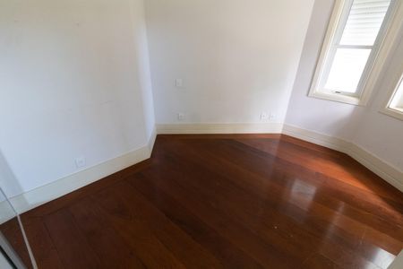 Casa de condomínio à venda com 750m², 4 quartos e 4 vagas Casa de condomínio à venda com 750m², 4 quartos e 4 vagasSUITE 2