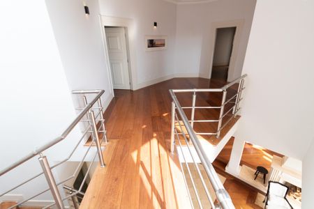 Casa de condomínio à venda com 750m², 4 quartos e 4 vagas Casa de condomínio à venda com 750m², 4 quartos e 4 vagasESCADAS