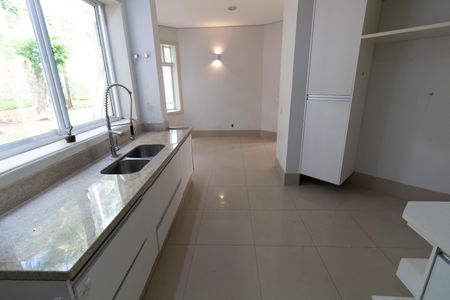 Casa de condomínio à venda com 750m², 4 quartos e 4 vagas Casa de condomínio à venda com 750m², 4 quartos e 4 vagasCOZINHA