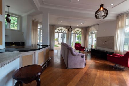 Casa de condomínio à venda com 750m², 4 quartos e 4 vagas Casa de condomínio à venda com 750m², 4 quartos e 4 vagasSALA