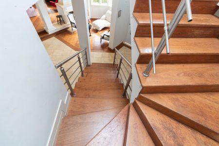 Casa de condomínio à venda com 750m², 4 quartos e 4 vagas Casa de condomínio à venda com 750m², 4 quartos e 4 vagasESCADAS ACESSOS