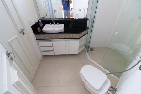 Casa de condomínio à venda com 750m², 4 quartos e 4 vagas Casa de condomínio à venda com 750m², 4 quartos e 4 vagasBANHEIRO SOCIAL