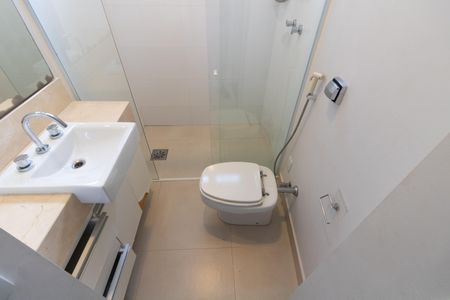 Casa de condomínio à venda com 750m², 4 quartos e 4 vagas Casa de condomínio à venda com 750m², 4 quartos e 4 vagasBANHEIRO DA QUARTO 3