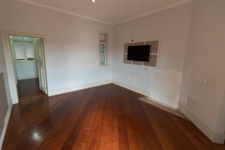 Casa de condomínio à venda com 750m², 4 quartos e 4 vagas Casa de condomínio à venda com 750m², 4 quartos e 4 vagasSUITE 1