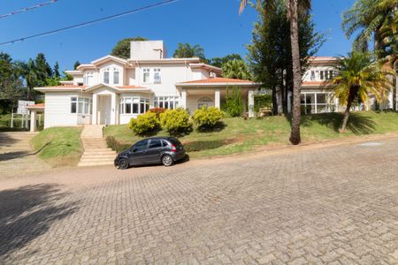 Casa de condomínio à venda com 750m², 4 quartos e 4 vagas Casa de condomínio à venda com 750m², 4 quartos e 4 vagasFACHADA