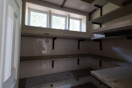 Casa de condomínio à venda com 750m², 4 quartos e 4 vagas Casa de condomínio à venda com 750m², 4 quartos e 4 vagasDISPENSA