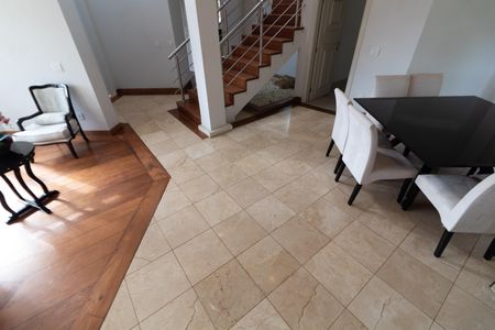 Casa de condomínio à venda com 750m², 4 quartos e 4 vagas Casa de condomínio à venda com 750m², 4 quartos e 4 vagasSALA DE JANTAR