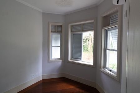 Casa de condomínio à venda com 750m², 4 quartos e 4 vagas Casa de condomínio à venda com 750m², 4 quartos e 4 vagasSUITE 2