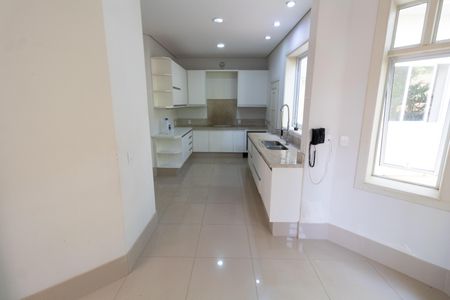 Casa de condomínio à venda com 750m², 4 quartos e 4 vagas Casa de condomínio à venda com 750m², 4 quartos e 4 vagasCOZINHA