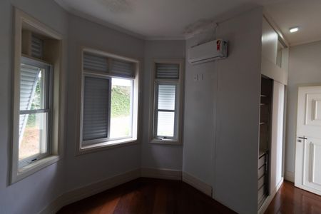 Casa de condomínio à venda com 750m², 4 quartos e 4 vagas Casa de condomínio à venda com 750m², 4 quartos e 4 vagasSUITE 2