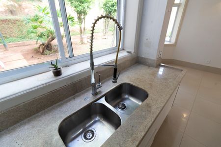 Casa de condomínio à venda com 750m², 4 quartos e 4 vagas Casa de condomínio à venda com 750m², 4 quartos e 4 vagasCOZINHA