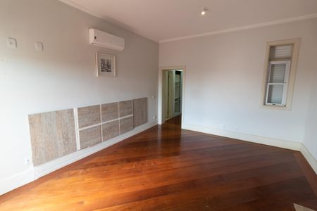 Casa de condomínio à venda com 750m², 4 quartos e 4 vagas Casa de condomínio à venda com 750m², 4 quartos e 4 vagasSUITE 1