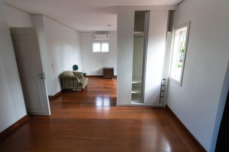 Casa de condomínio à venda com 750m², 4 quartos e 4 vagas Casa de condomínio à venda com 750m², 4 quartos e 4 vagasQUARTO 4