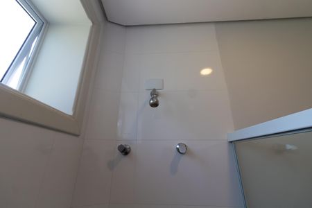 Casa de condomínio à venda com 750m², 4 quartos e 4 vagas Casa de condomínio à venda com 750m², 4 quartos e 4 vagasBANHEIRO DA QUARTO 3