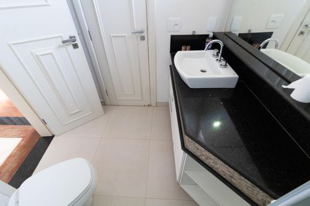 Casa de condomínio à venda com 750m², 4 quartos e 4 vagas Casa de condomínio à venda com 750m², 4 quartos e 4 vagasBANHEIRO SOCIAL