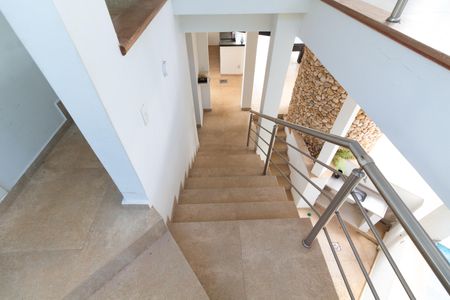 Casa de condomínio à venda com 750m², 4 quartos e 4 vagas Casa de condomínio à venda com 750m², 4 quartos e 4 vagasPISO SUPERIOR SOBRADO