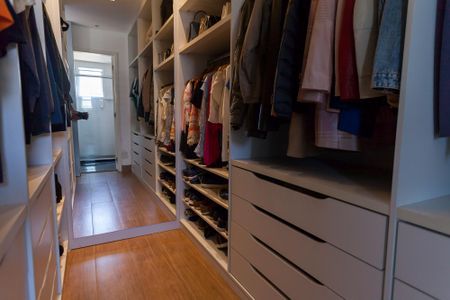 Apartamento para alugar com 137m², 2 quartos e 2 vagas Apartamento para alugar com 137m², 2 quartos e 2 vagasCloset da suíte