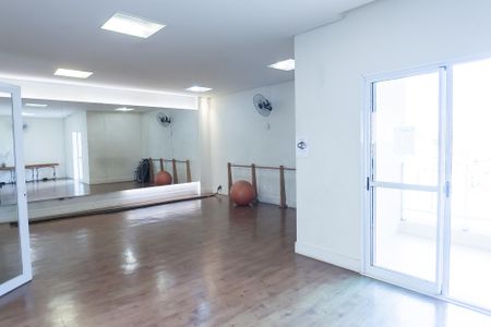Apartamento para alugar com 137m², 2 quartos e 2 vagas Apartamento para alugar com 137m², 2 quartos e 2 vagasÁrea comum - Academia