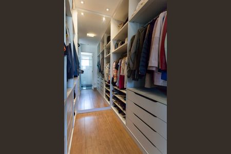 Apartamento para alugar com 137m², 2 quartos e 2 vagas Apartamento para alugar com 137m², 2 quartos e 2 vagasCloset da suíte