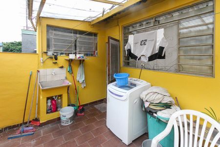 Casa à venda com 160m², 4 quartos e 3 vagas Casa à venda com 160m², 4 quartos e 3 vagasVaranda