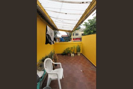 Casa à venda com 160m², 4 quartos e 3 vagas Casa à venda com 160m², 4 quartos e 3 vagasVaranda