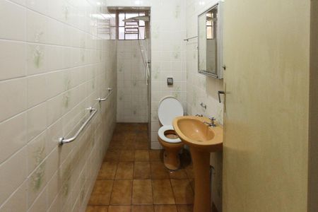 Casa à venda com 160m², 4 quartos e 3 vagas Casa à venda com 160m², 4 quartos e 3 vagasBanheiro