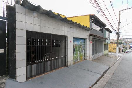 Casa à venda com 160m², 4 quartos e 3 vagas Casa à venda com 160m², 4 quartos e 3 vagasFachada