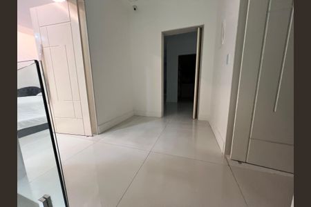Casa à venda com 1200m², 4 quartos e 8 vagas Casa à venda com 1200m², 4 quartos e 8 vagasCorredor
