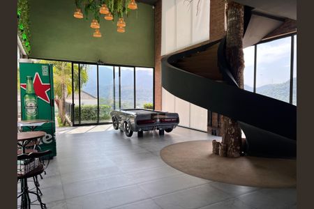 Casa à venda com 1200m², 4 quartos e 8 vagas Casa à venda com 1200m², 4 quartos e 8 vagasSala/Cozinha