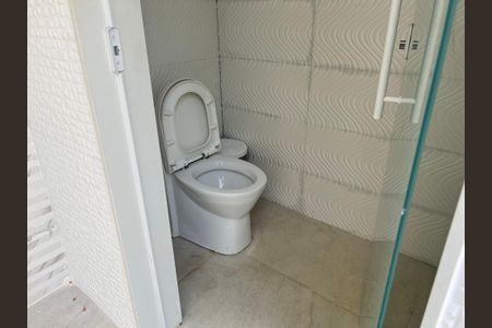 Casa à venda com 1200m², 4 quartos e 8 vagas Casa à venda com 1200m², 4 quartos e 8 vagasBanheiro de Serviço