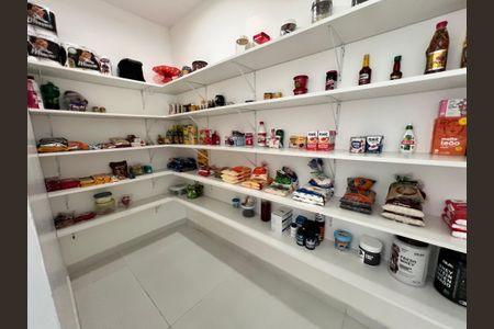 Casa à venda com 1200m², 4 quartos e 8 vagas Casa à venda com 1200m², 4 quartos e 8 vagasDespensa