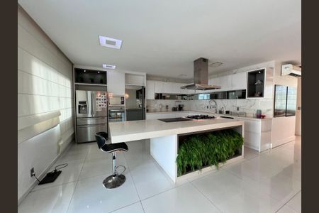 Casa à venda com 1200m², 4 quartos e 8 vagas Casa à venda com 1200m², 4 quartos e 8 vagascozinha 2