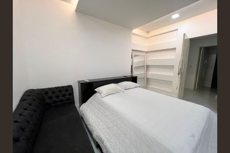 Casa à venda com 1200m², 4 quartos e 8 vagas Casa à venda com 1200m², 4 quartos e 8 vagassuíte 2