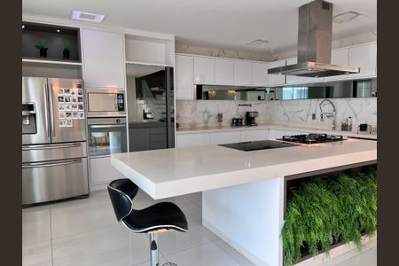 Casa à venda com 1200m², 4 quartos e 8 vagas Casa à venda com 1200m², 4 quartos e 8 vagascozinha 2