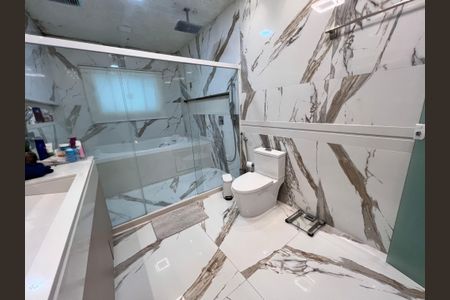 Casa à venda com 1200m², 4 quartos e 8 vagas Casa à venda com 1200m², 4 quartos e 8 vagasBanheiro da Suíte 3