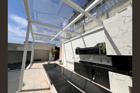 Casa à venda com 1200m², 4 quartos e 8 vagas Casa à venda com 1200m², 4 quartos e 8 vagasÁrea comum