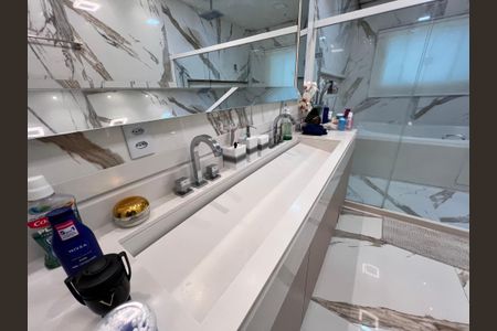 Casa à venda com 1200m², 4 quartos e 8 vagas Casa à venda com 1200m², 4 quartos e 8 vagasBanheiro da Suíte 3