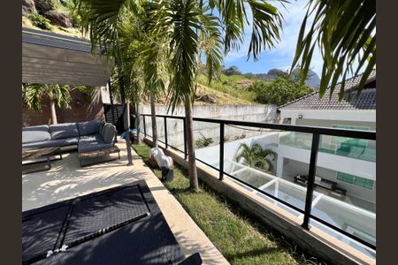 Casa à venda com 1200m², 4 quartos e 8 vagas Casa à venda com 1200m², 4 quartos e 8 vagasÁrea comum