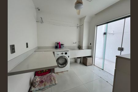 Casa à venda com 1200m², 4 quartos e 8 vagas Casa à venda com 1200m², 4 quartos e 8 vagasÁrea de Serviço