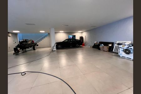 Casa à venda com 1200m², 4 quartos e 8 vagas Casa à venda com 1200m², 4 quartos e 8 vagasGaragem