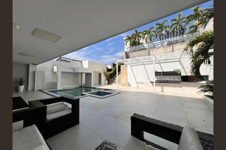 Casa à venda com 1200m², 4 quartos e 8 vagas Casa à venda com 1200m², 4 quartos e 8 vagasÁrea comum