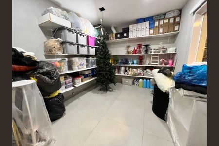 Casa à venda com 1200m², 4 quartos e 8 vagas Casa à venda com 1200m², 4 quartos e 8 vagasDespensa 2