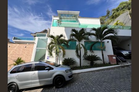 Casa à venda com 1200m², 4 quartos e 8 vagas Casa à venda com 1200m², 4 quartos e 8 vagasFachada/Placa