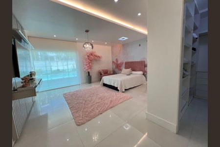 Casa à venda com 1200m², 4 quartos e 8 vagas Casa à venda com 1200m², 4 quartos e 8 vagasSuíte 4