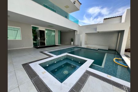 Casa à venda com 1200m², 4 quartos e 8 vagas Casa à venda com 1200m², 4 quartos e 8 vagasÁrea comum