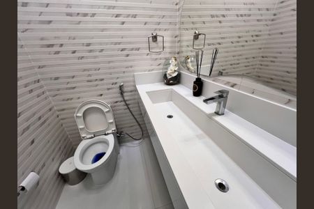 Casa à venda com 1200m², 4 quartos e 8 vagas Casa à venda com 1200m², 4 quartos e 8 vagaslavabo 3