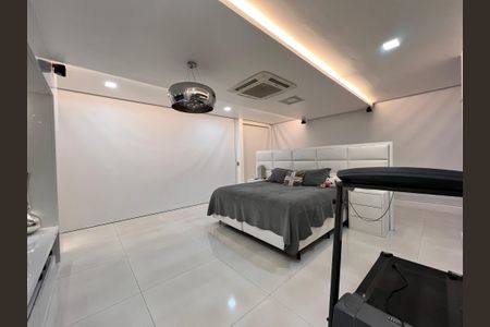 Casa à venda com 1200m², 4 quartos e 8 vagas Casa à venda com 1200m², 4 quartos e 8 vagassuíte 3