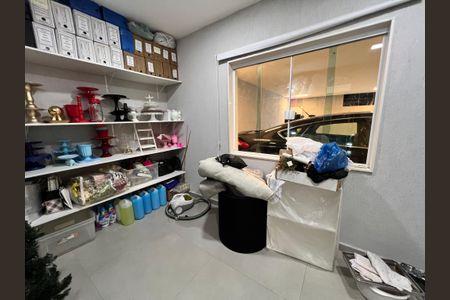 Casa à venda com 1200m², 4 quartos e 8 vagas Casa à venda com 1200m², 4 quartos e 8 vagasDespensa 2